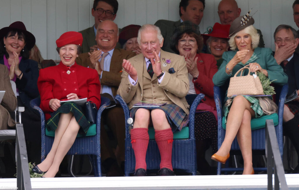 チャールズ国王私たちの偉大な国王の後ろに、素晴らしい女性たちがいます!(後編) セレブリティーライフスタイル「OK!」マガジンの日本公式