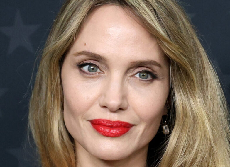OKJAngelinaJolie1_1_1