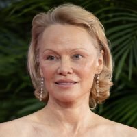 OKJPamelaAnderson1_1