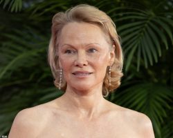 OKJPamelaAnderson1_1