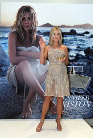 JENNIFER-ANISTON2.jpg