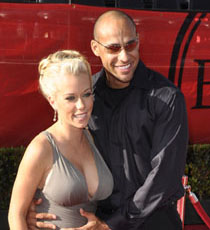 Kendra-Wilkinson-Ha1_1.jpg